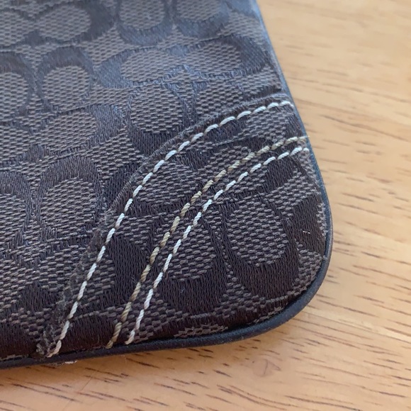 Coach Wristlet - Picture 9 of 10